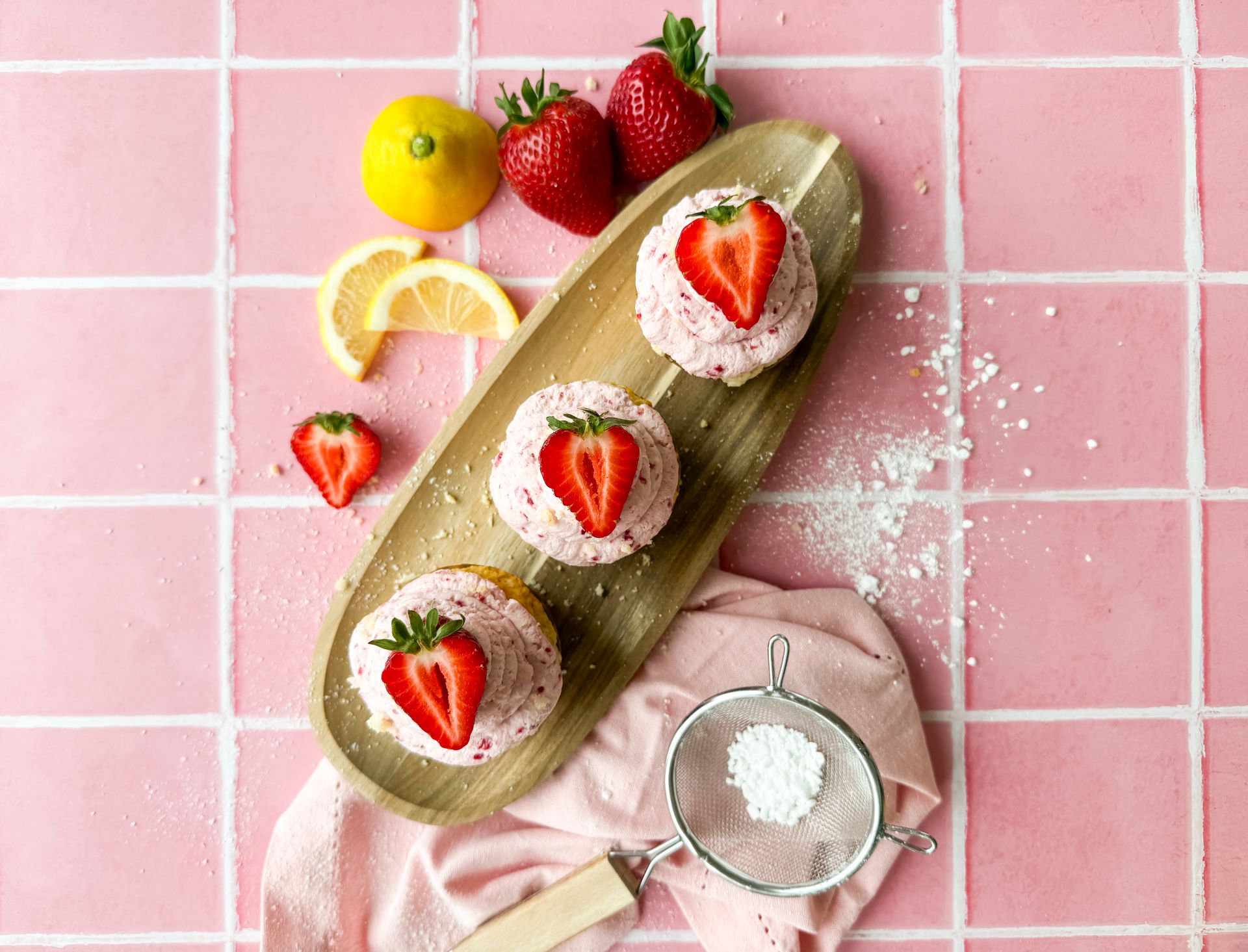 Zitronen Cupcakes mit Erdbeer-Creme