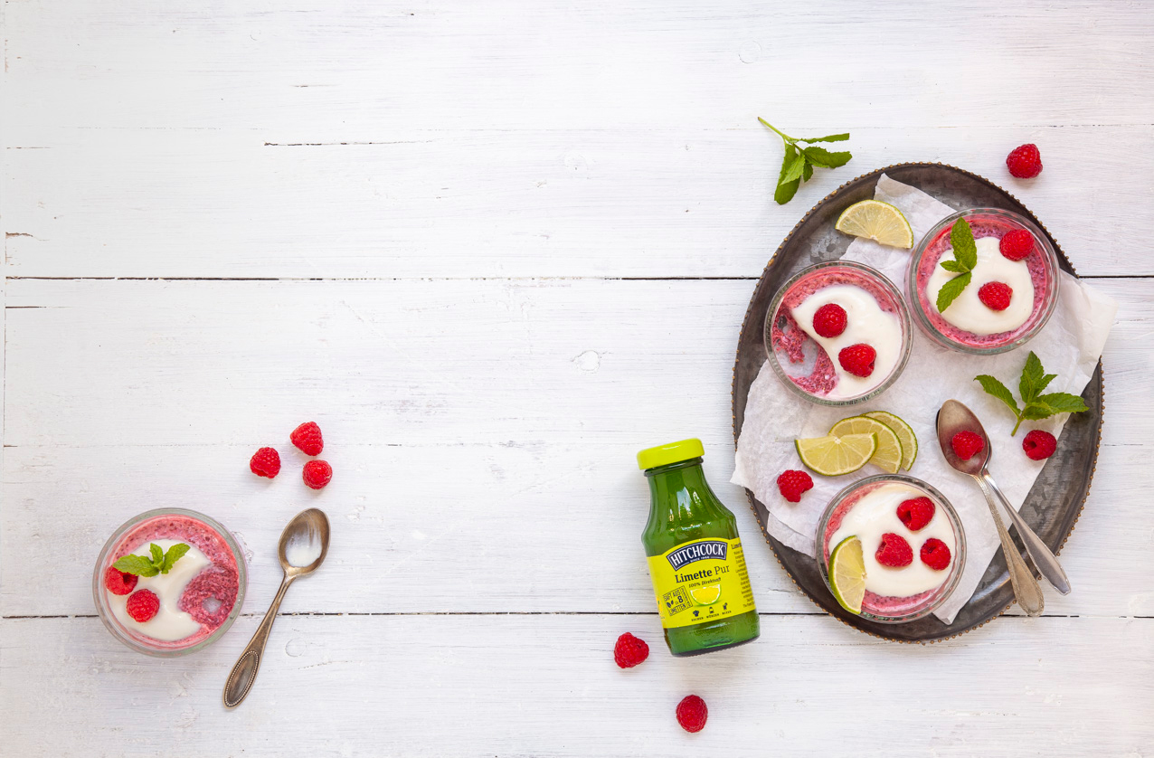 Kokos-Limetten-Chia Pudding mit Himbeeren