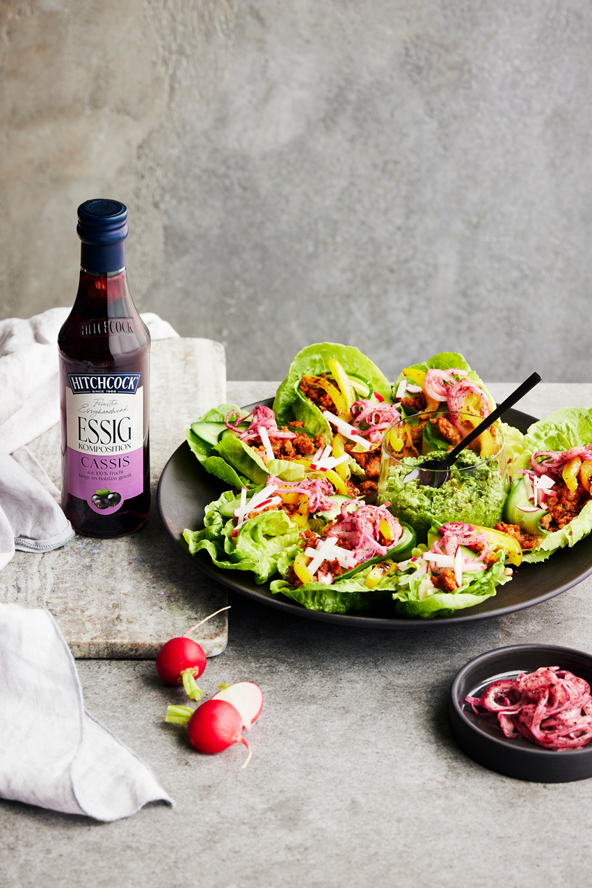 Salattacos mit Sumach-Zwiebeln und Pesto