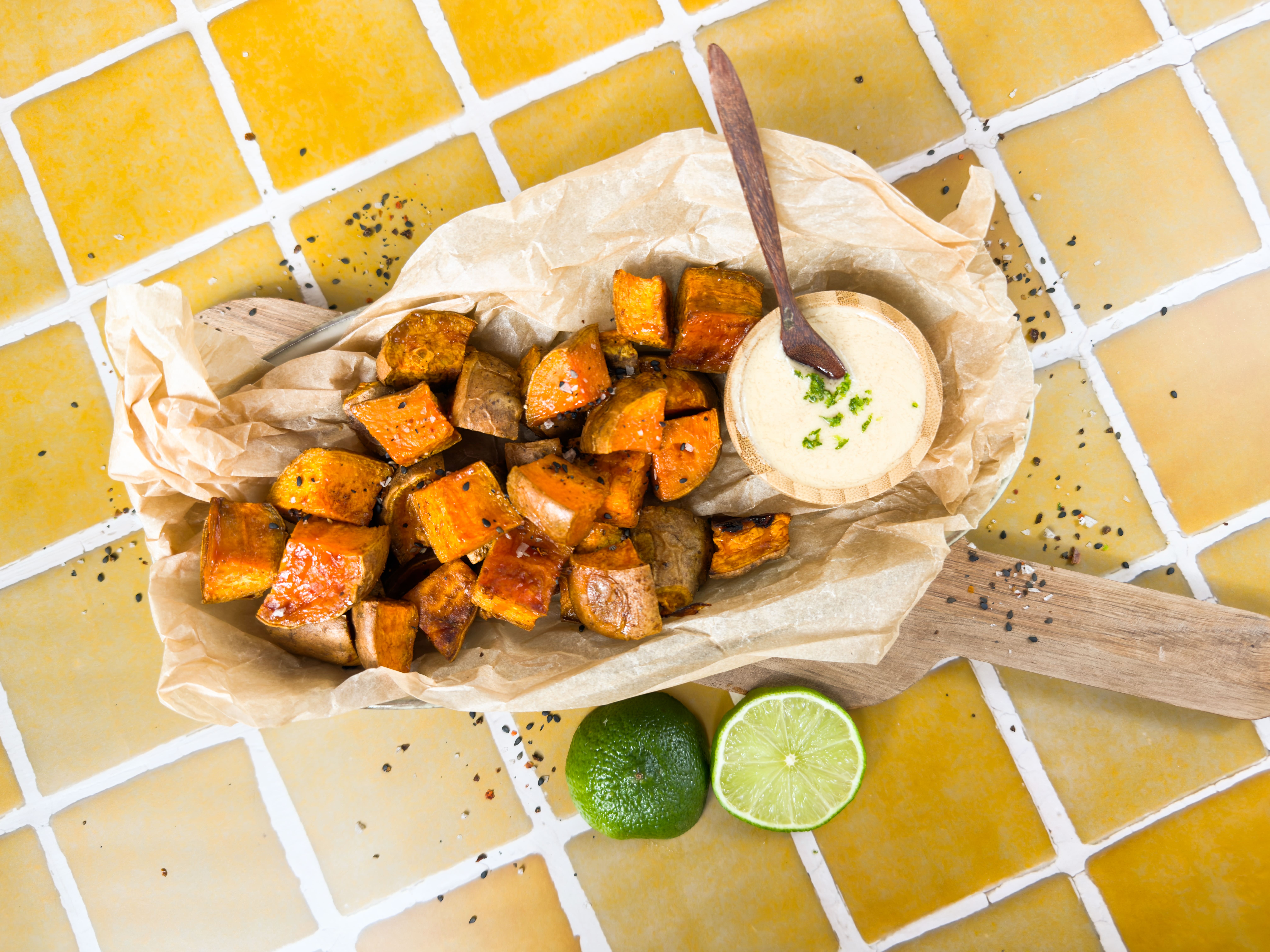 Geröstete Süßkartoffeln mit Erdnuss-Limetten-Dip