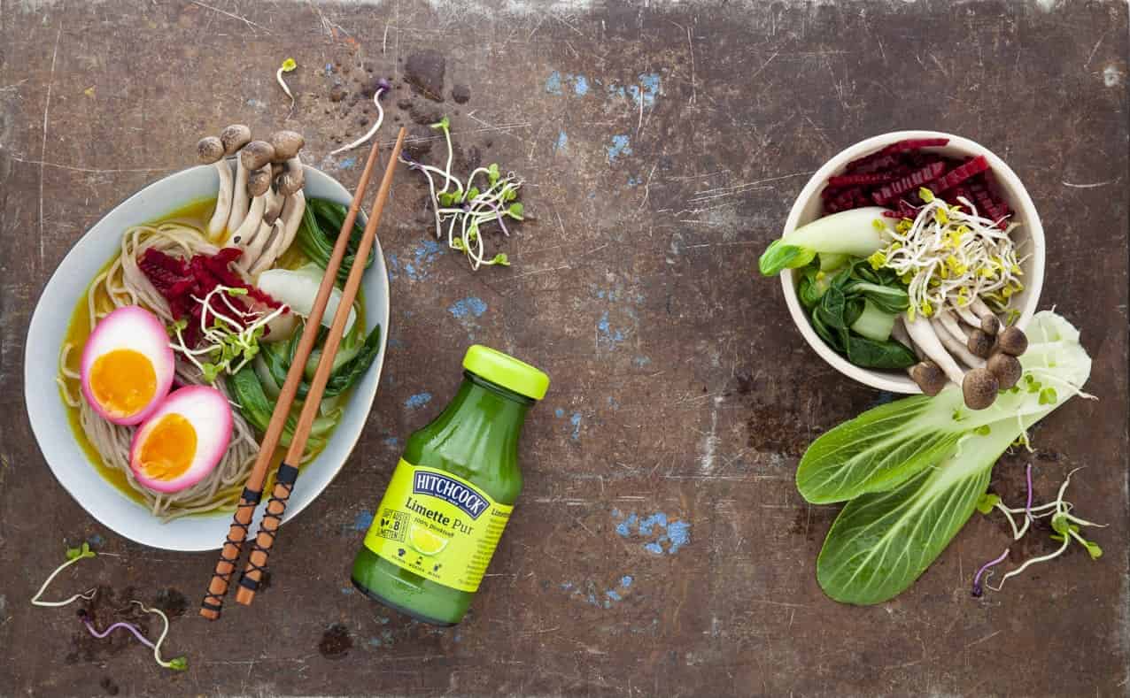 Ramen-Bowl mit Pak Choi und Ei