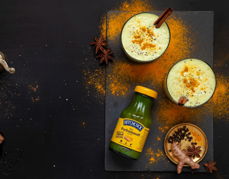 Golden Milk mit Kurkuma und Gewürzen