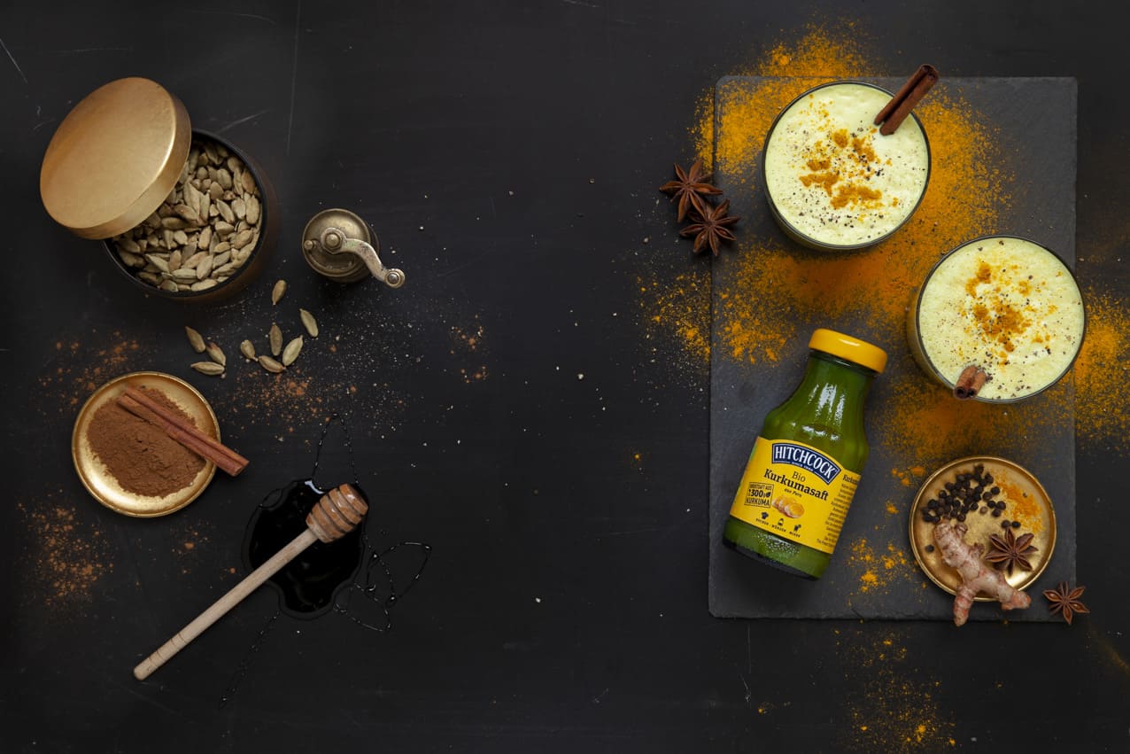 Golden Milk mit Kurkuma und Gewürzen